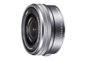 Объектив Sony E PZ 16-50mm F3.5-5.6 OSS (SEL-P1650) серебристый