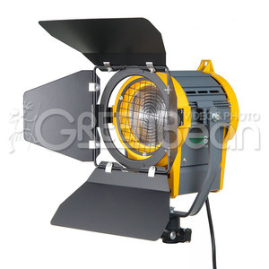 Студийный галогенный осветитель GreenBean Fresnel 650 Вт с линзой Френеля