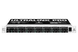 Рэковый микшер Behringer MX882