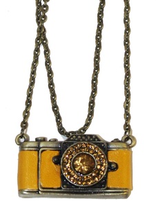 Кулон "Фотоаппарат со стразами" с цепочкой, цвет: бронза+желтый