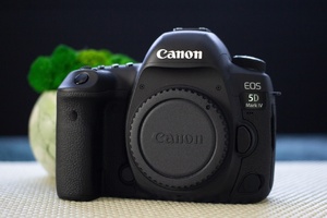Цифровой фотоаппарат Canon EOS 5D Mark IV Body (Б.У)